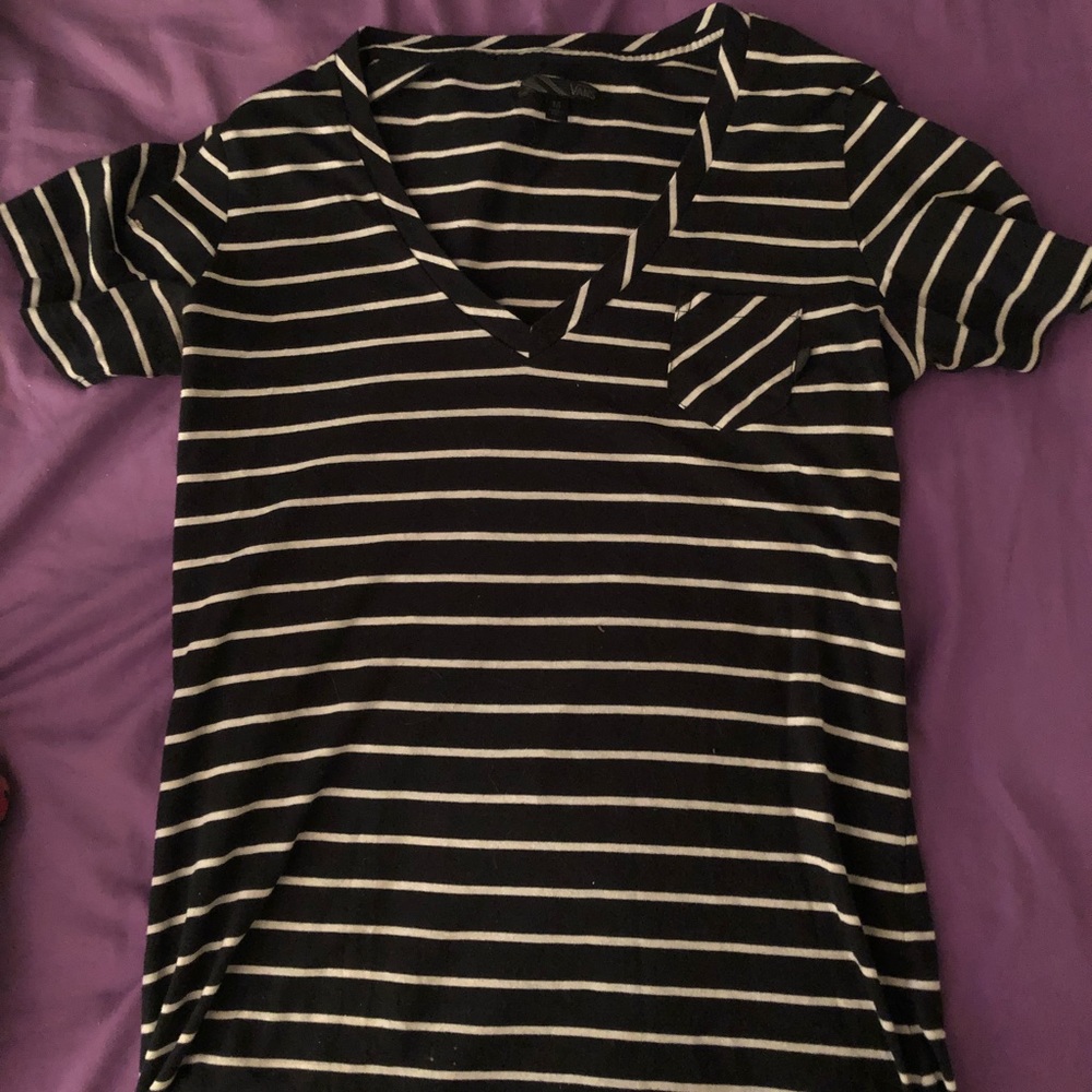 Vans V-neck T-shirt BARELY WORN